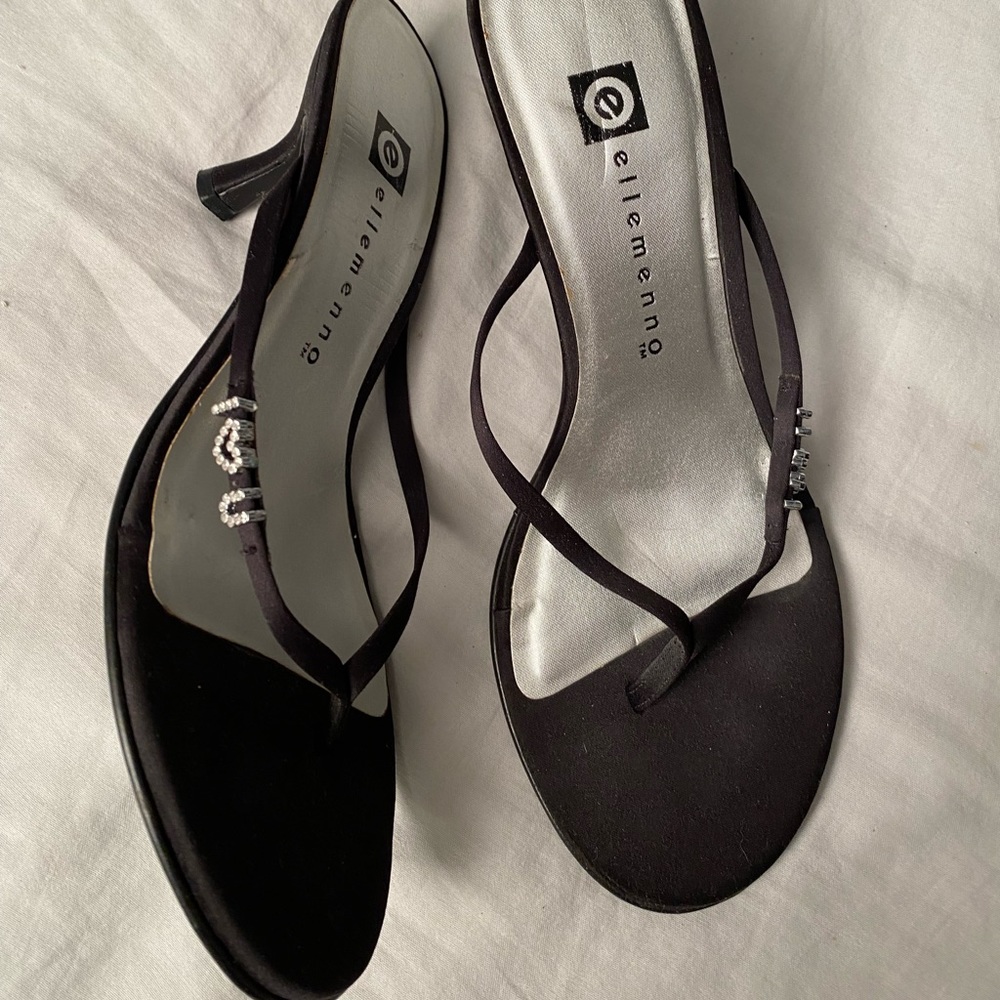 Seriously cute and dainty Heeled sandals